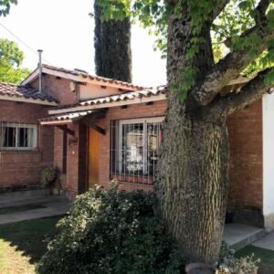 EXCLUSIVA RESIDENCIA EN TANTI CON VISTAS AL ARROYO