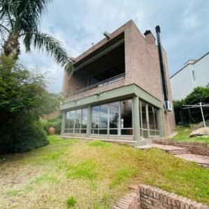 VILLA CARLOS PAZ: Propiedad de Prestigio en VILLA DEL LAGO