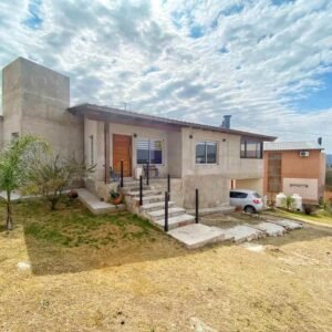 EXCLUSIVA RESIDENCIA EN VILLA CARLOS PAZ - VILLA DEL LAGO