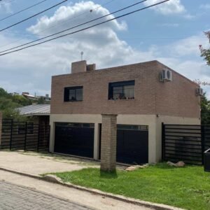 EXCLUSIVA RESIDENCIA EN VILLA CARLOS PAZ – VILLA DEL LAGO