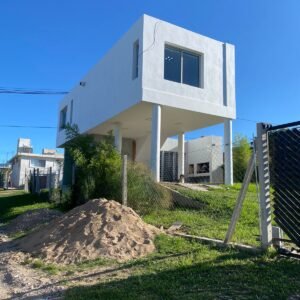 RESIDENCIA MODERNA EN SAN NICOLÁS, CERCA DE VILLA CARLOS PAZ